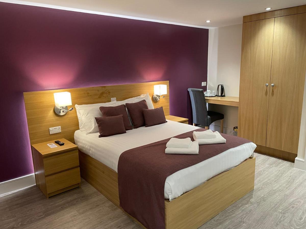 Holtwhites Hotel Enfield Extérieur photo