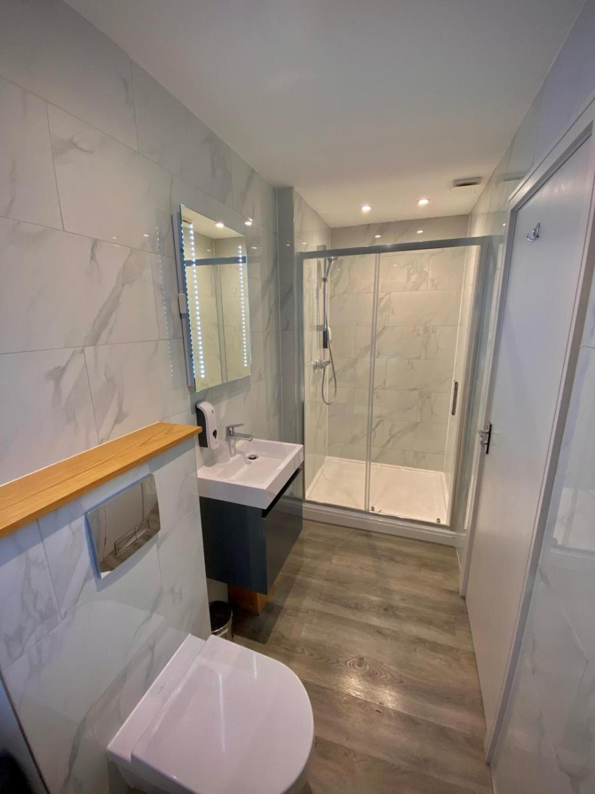 Holtwhites Hotel Enfield Extérieur photo
