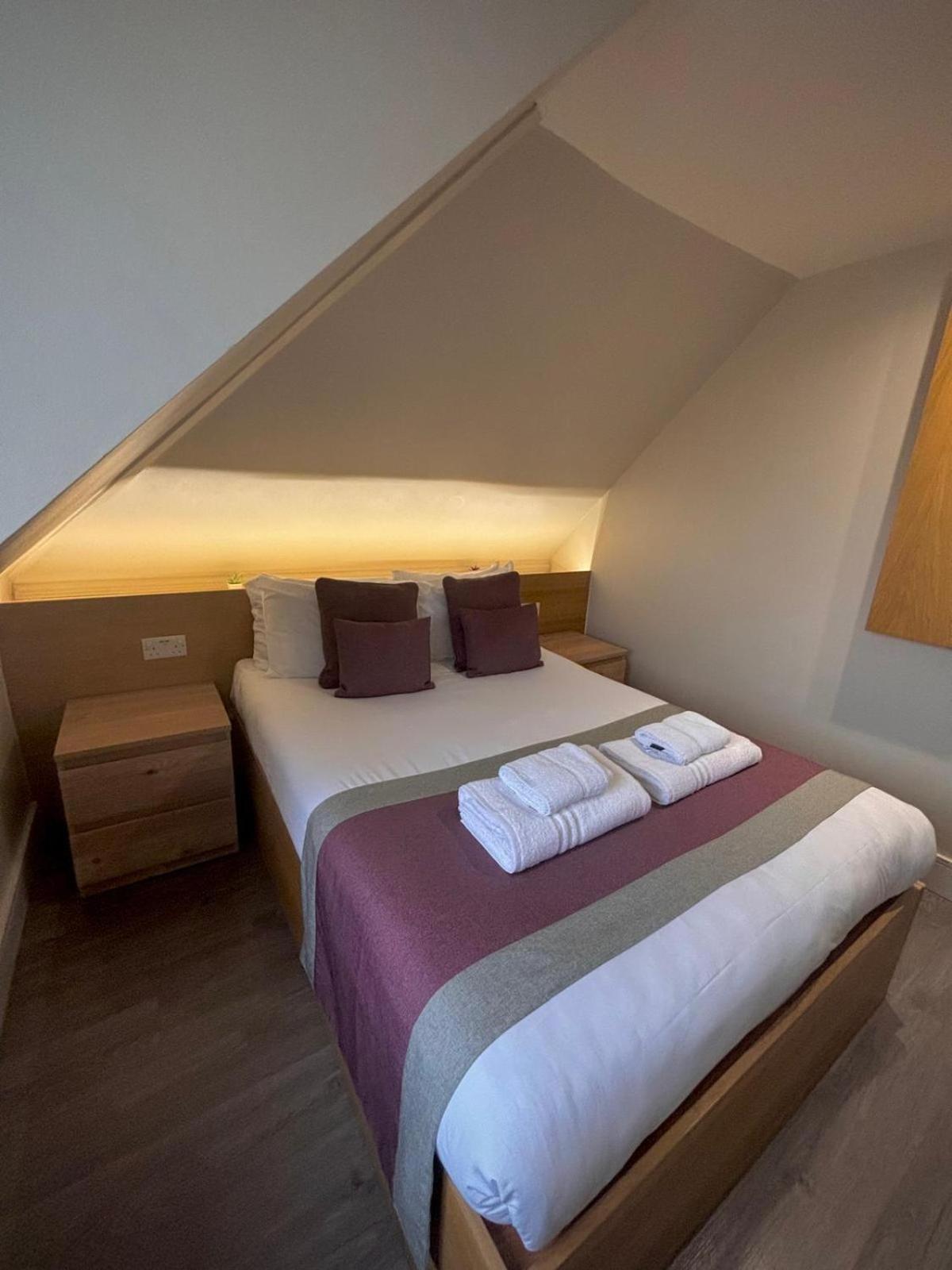 Holtwhites Hotel Enfield Extérieur photo