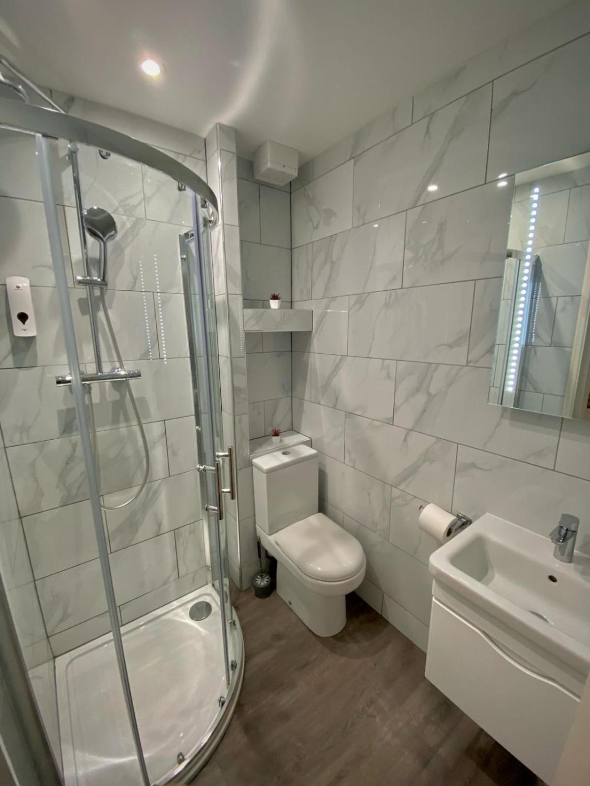 Holtwhites Hotel Enfield Extérieur photo
